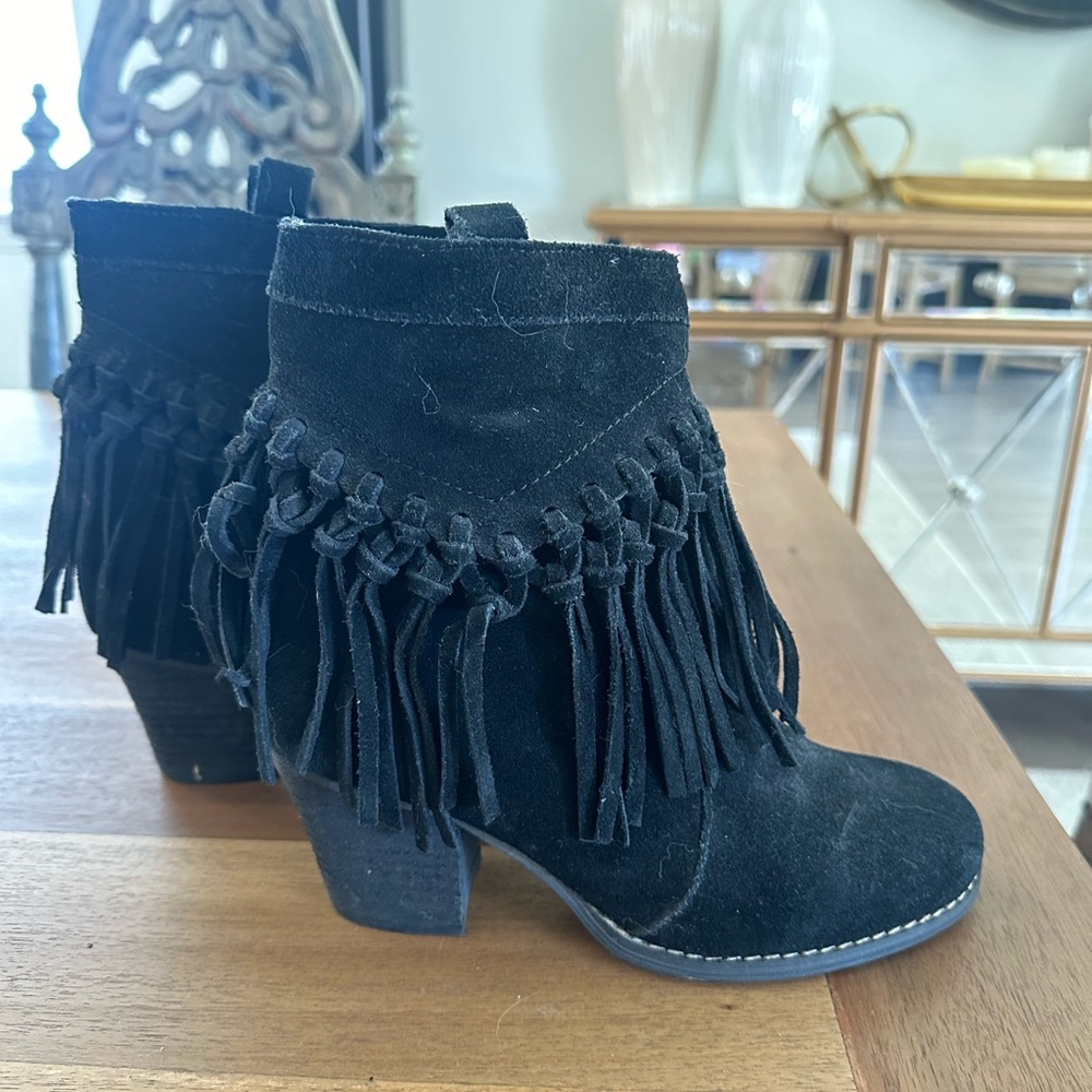 Sbicca size 6 booties.